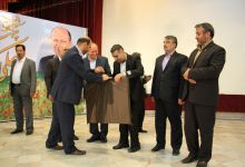 گزارش تصویری از اهداء جوایز  در همایش تجلیل از پرفسور علی اکبر جلالی چهره ماندگار شهرستان شاهرود 